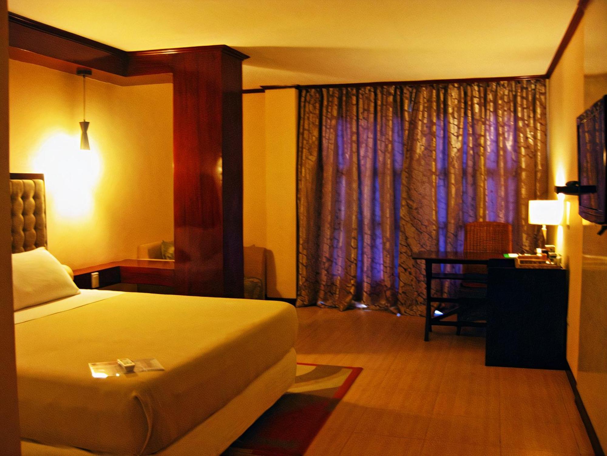 Cebu Dulcinea Hotel And Suites-Mactan Airport Hotel Lapu-Lapu City Bagian luar foto