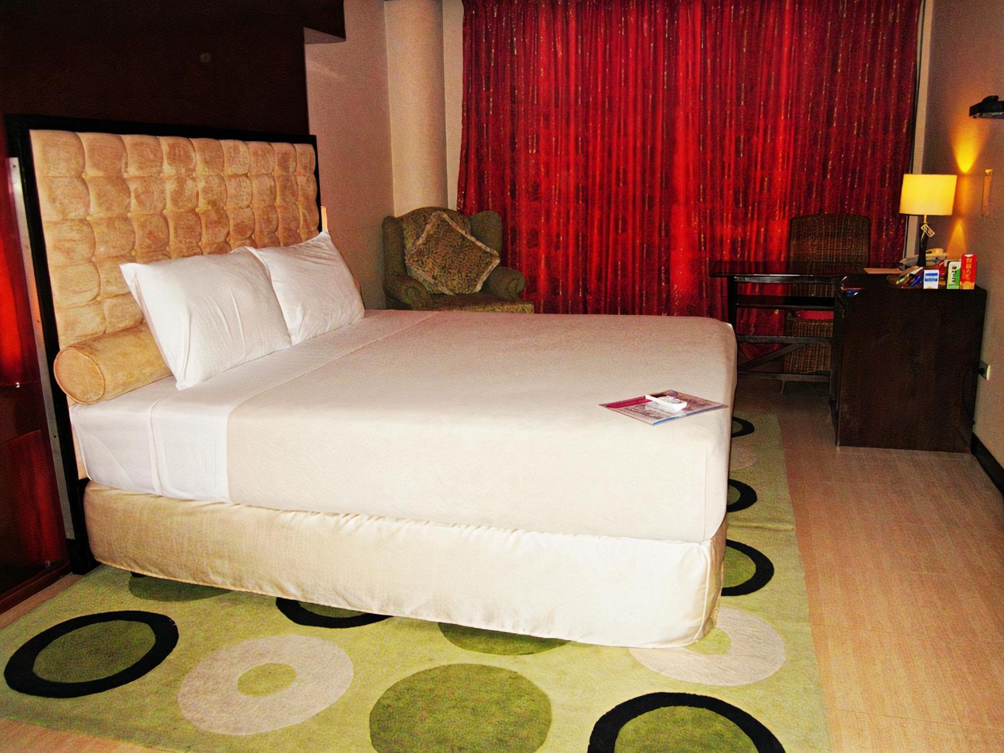 Cebu Dulcinea Hotel And Suites-Mactan Airport Hotel Lapu-Lapu City Bagian luar foto